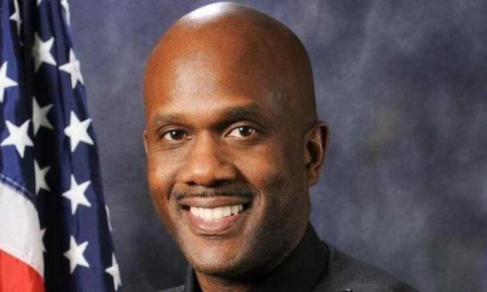 Aστυνομικός απολύθηκε επειδή φέρεται να έδινε πληροφορίες σε διαδηλωτές του BLM